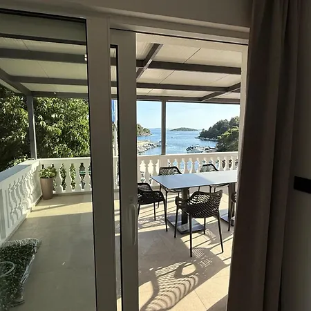 Apartment Plavi Val 3 *